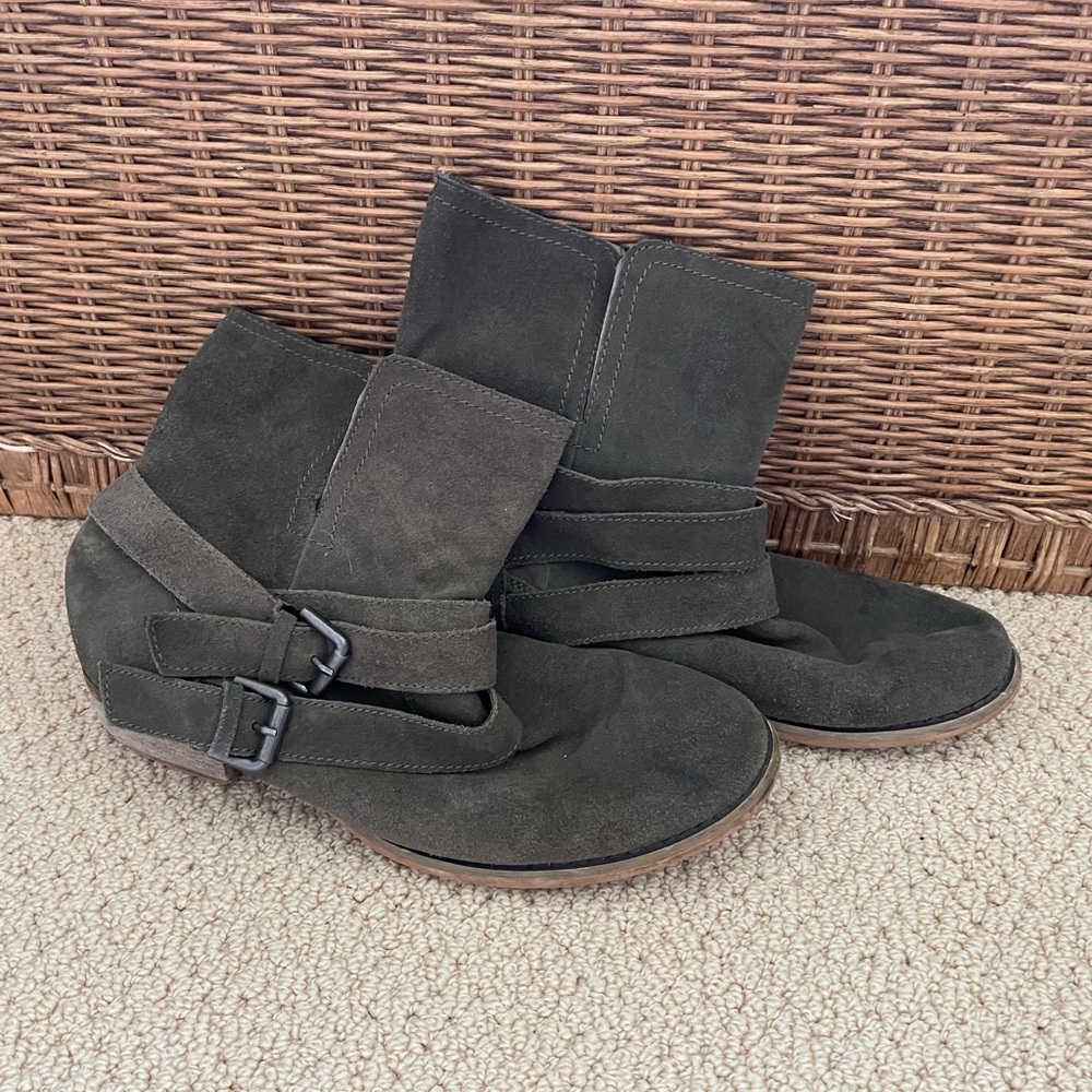 Olive green suede slouchy, Ankle boots